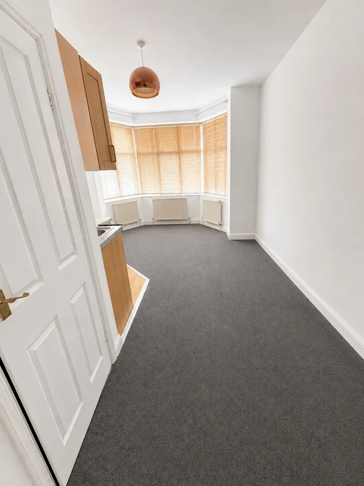Flat Hoop Lane in Greater London