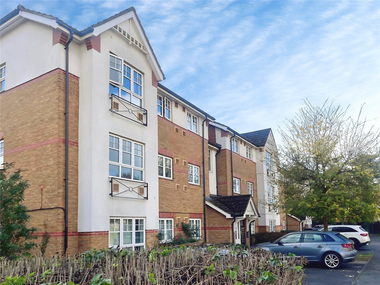 Flat Hollygrove Close in Greater London