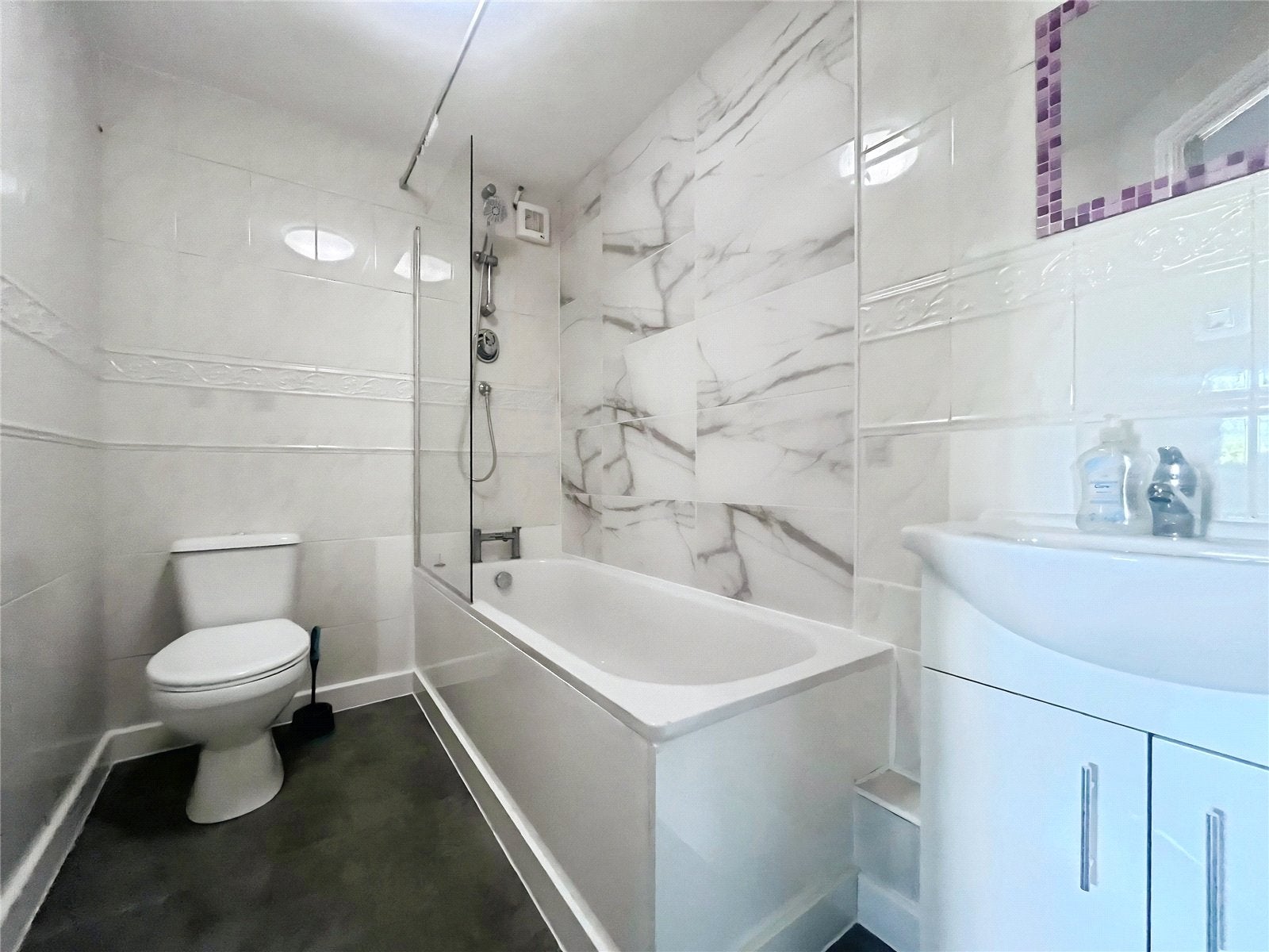 Flat Hollygrove Close in Greater London