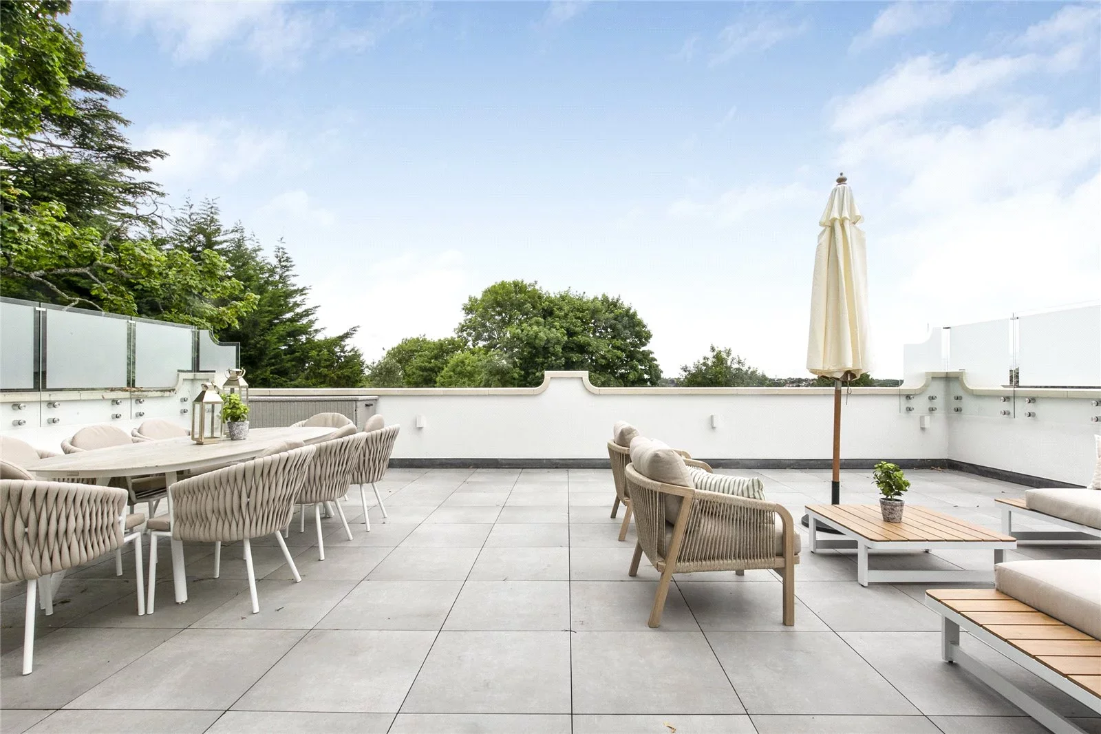 Flat Totteridge Village in Greater London
