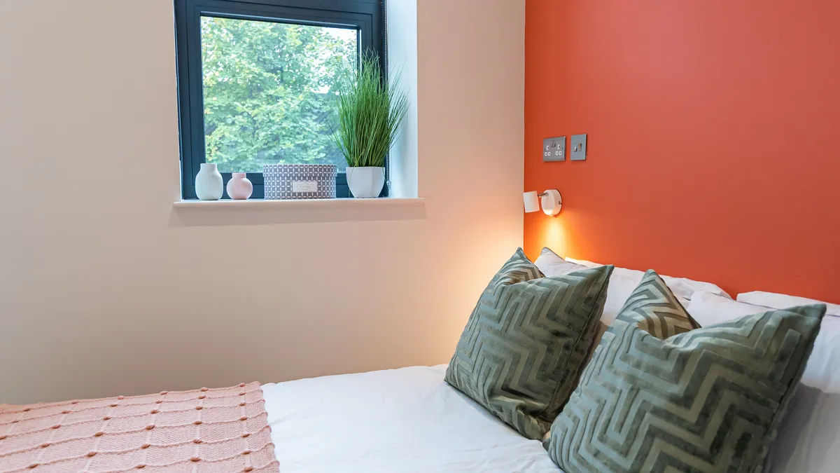 Flat BROOKLANDS ROAD in Sale