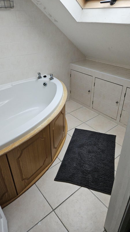 Room Glebe Crescent in Witham