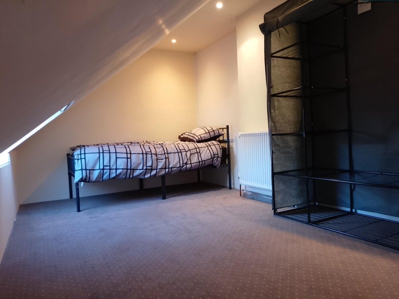 Room Glebe Crescent in Witham
