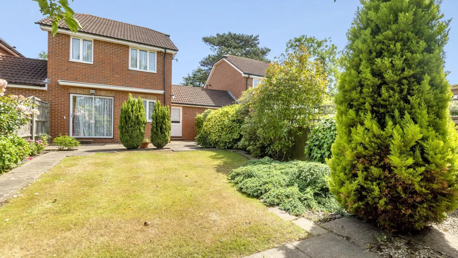 House Kingston Lane in Greater London