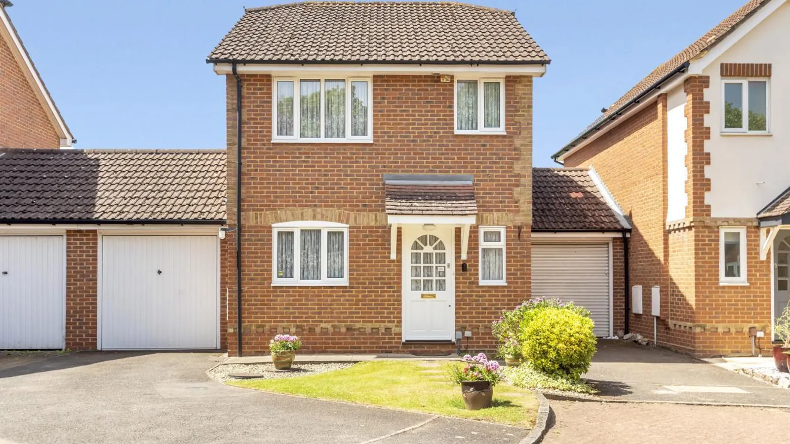 House Kingston Lane in Greater London