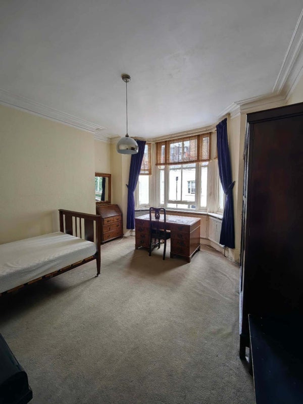 Room Duke's Road in Greater London