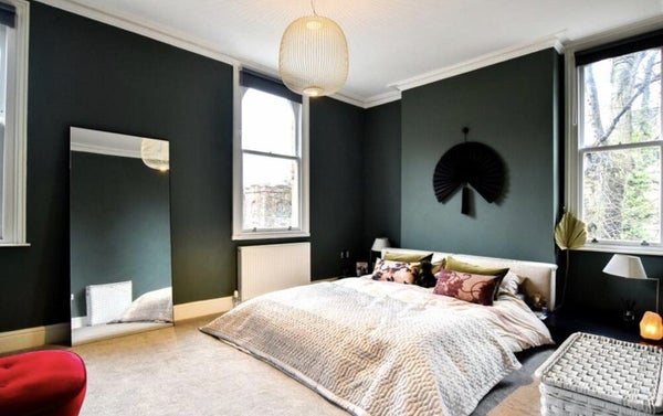 Flat Old Lansdowne Road in Manchester