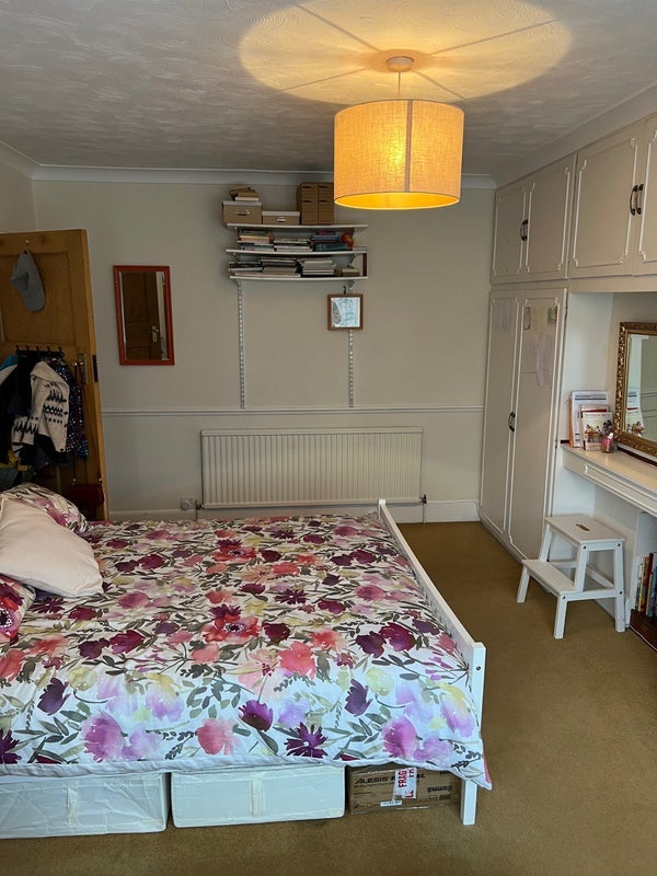 Flat Marvels Lane in Greater London