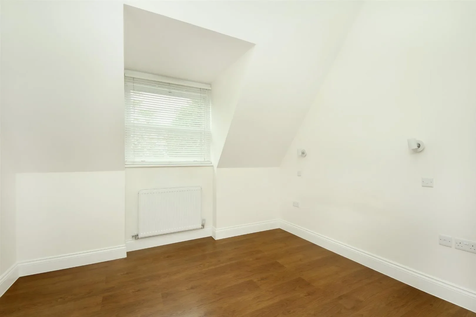 Flat Lynton Road in Greater London