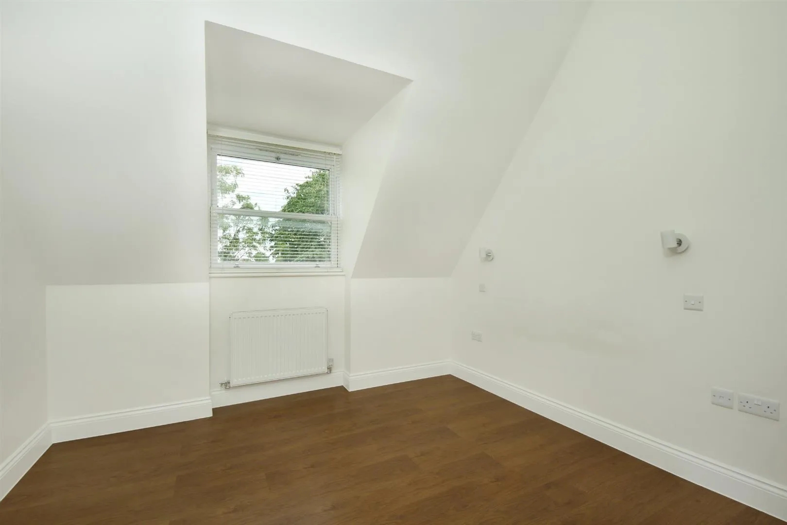 Flat Lynton Road in Greater London