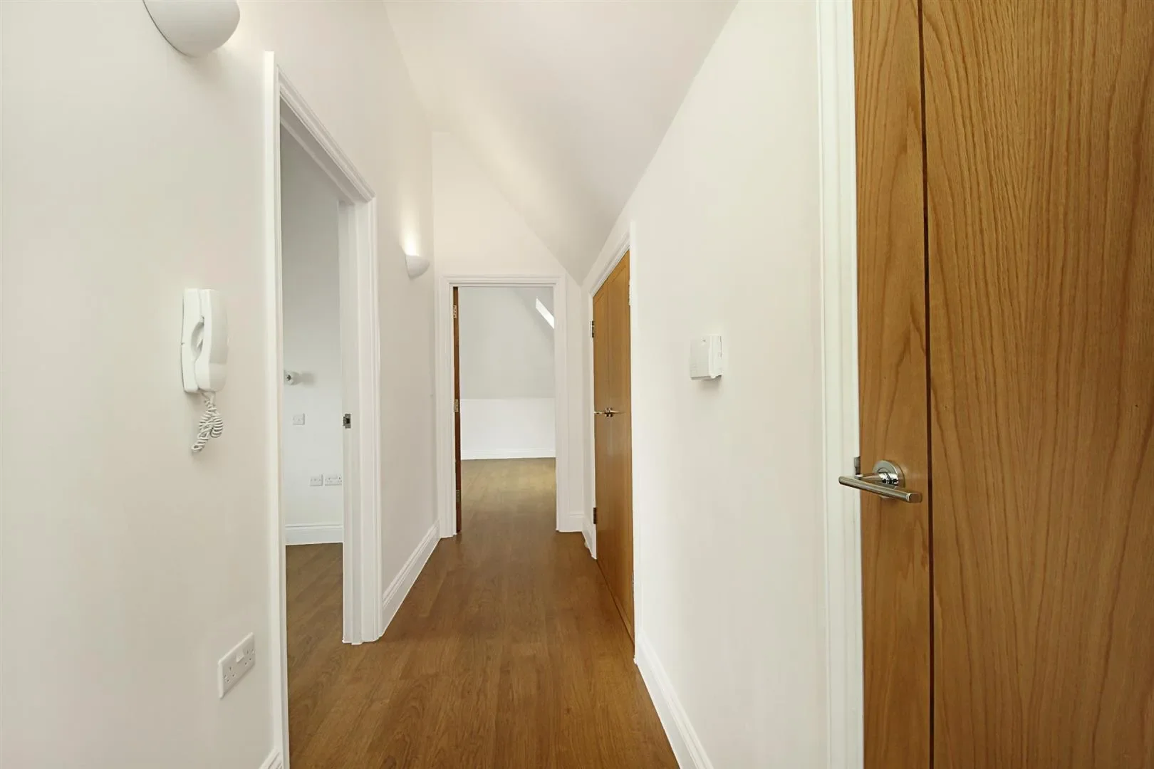 Flat Lynton Road in Greater London