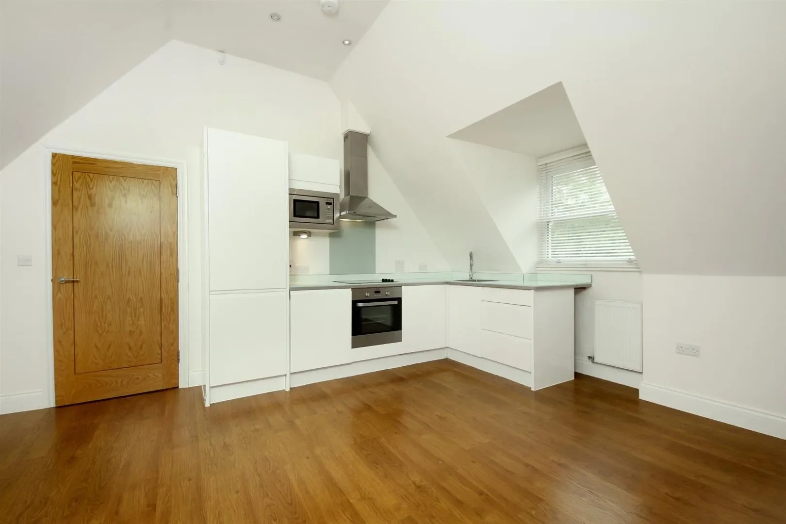 Flat Lynton Road in Greater London