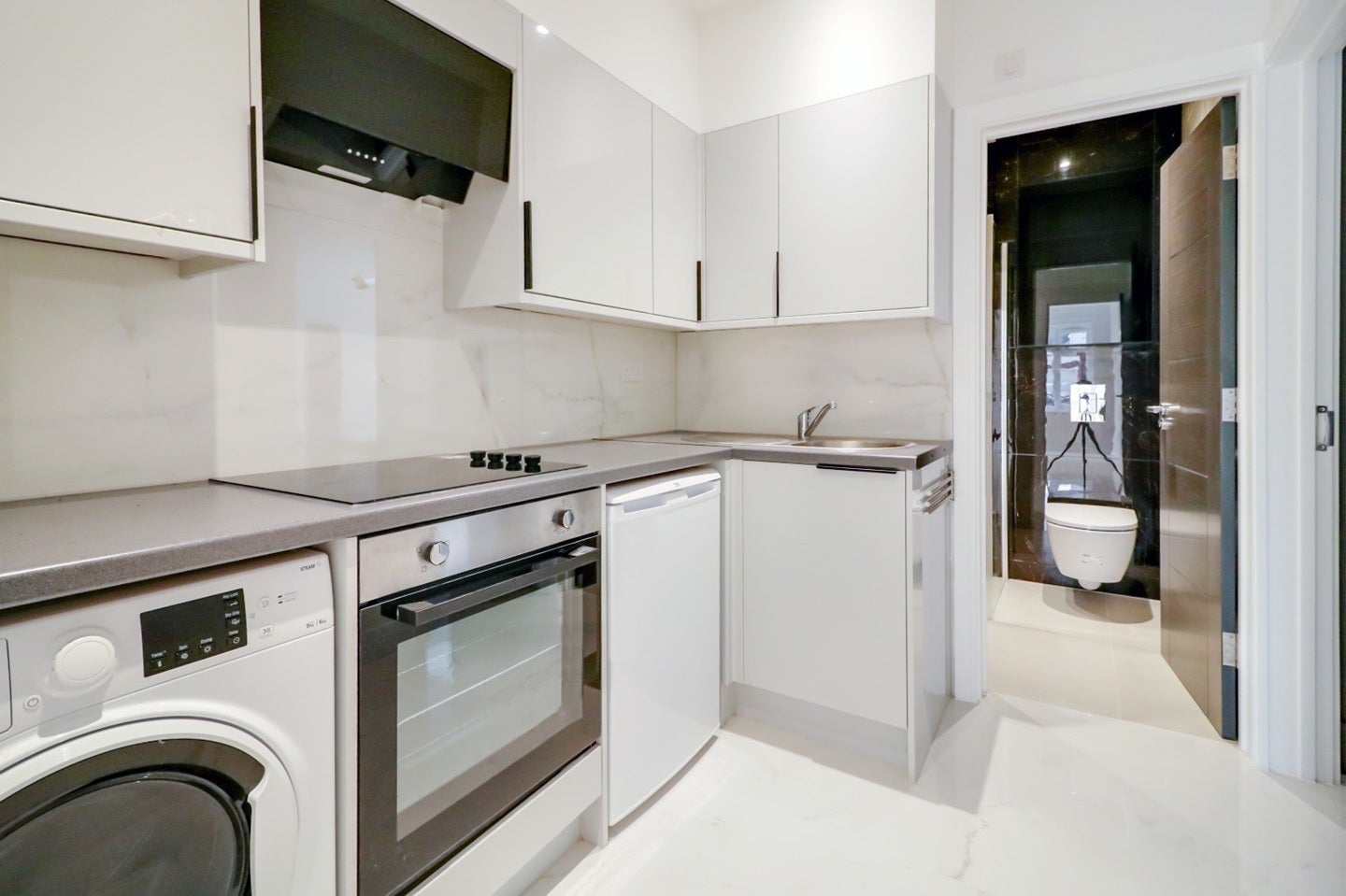 Flat Willowcourt Avenue in Greater London