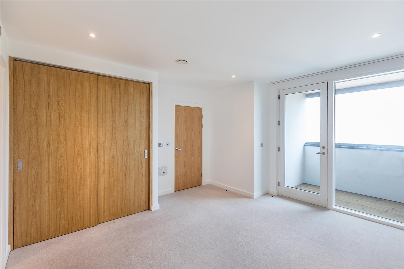 Flat Holland Park Avenue in Greater London