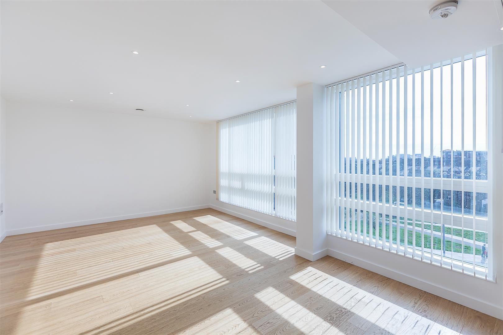 Flat Holland Park Avenue in Greater London