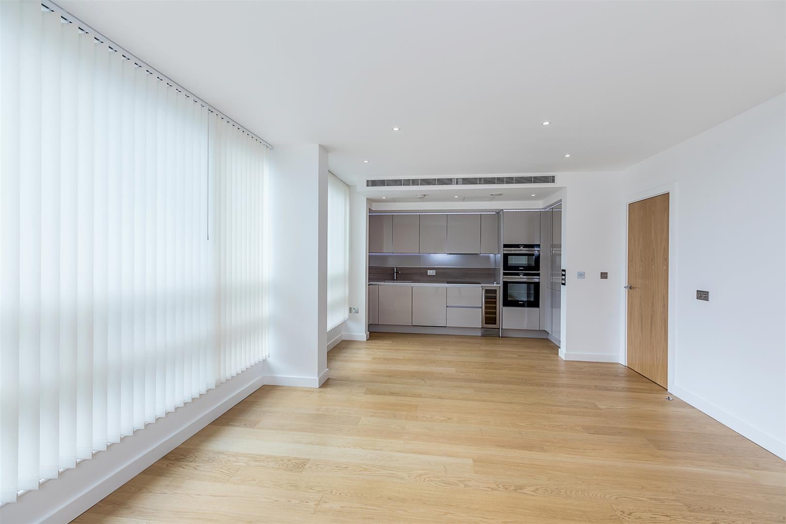 Flat Holland Park Avenue in Greater London