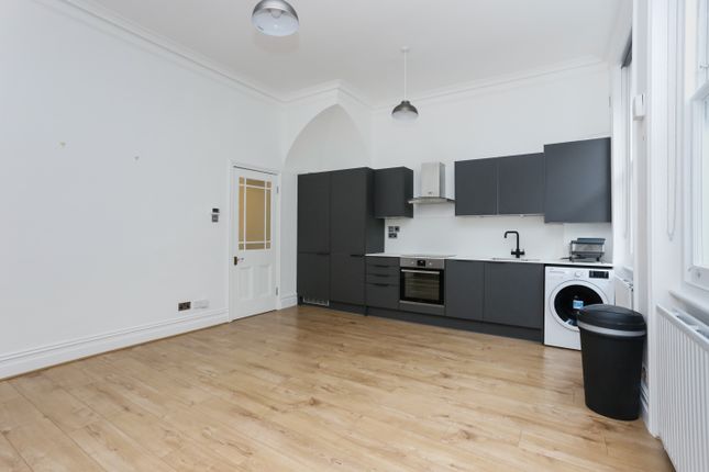 Flat Fairholme Road in London
