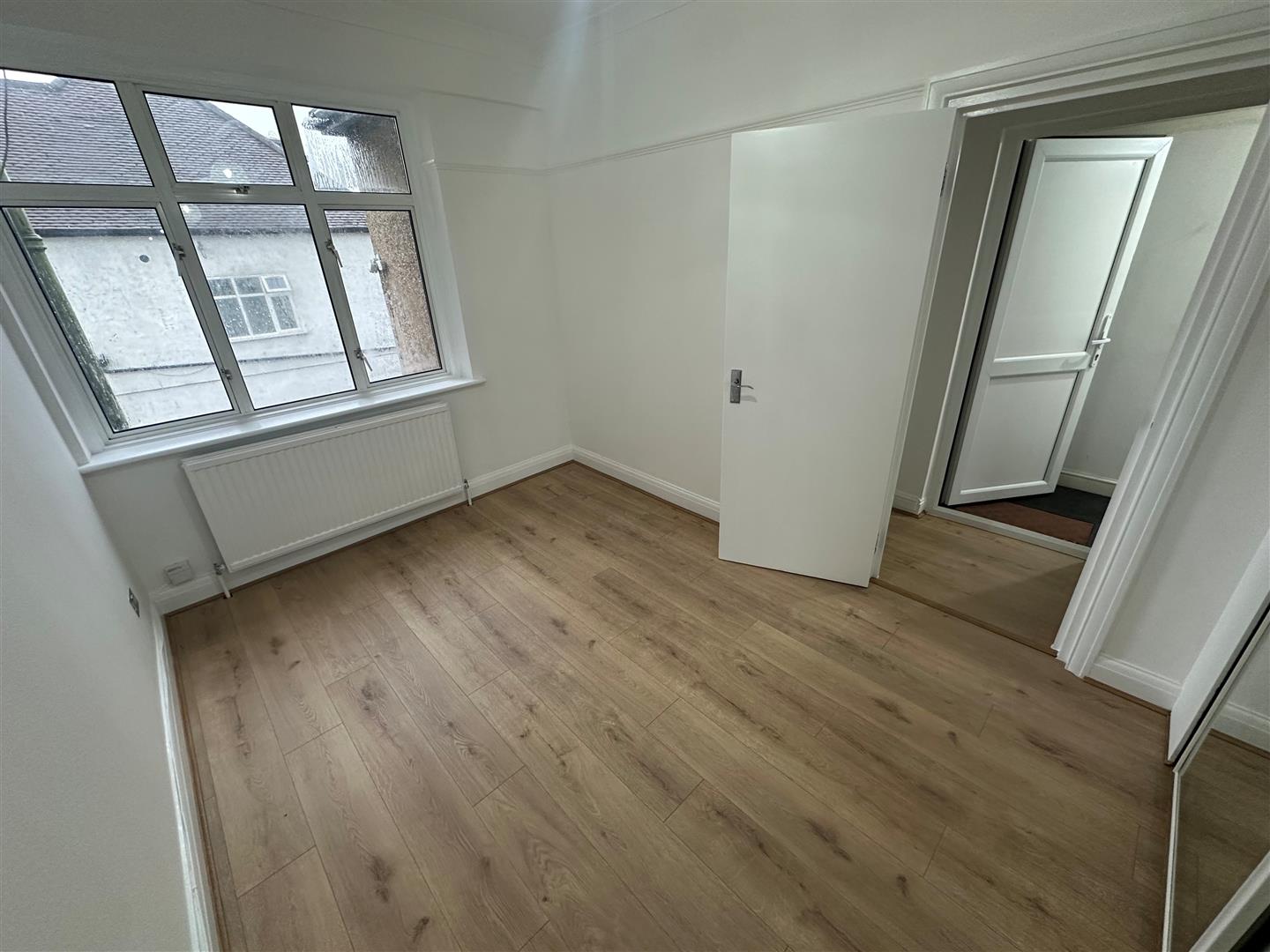 Flat Burnt Oak Broadway in Greater London