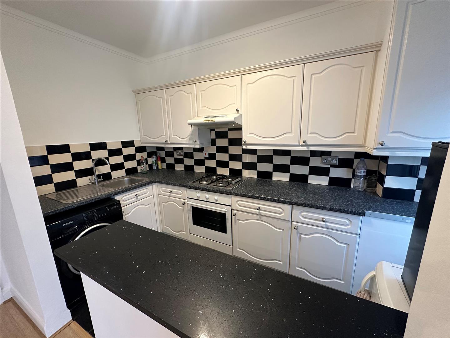 Flat Burnt Oak Broadway in Greater London