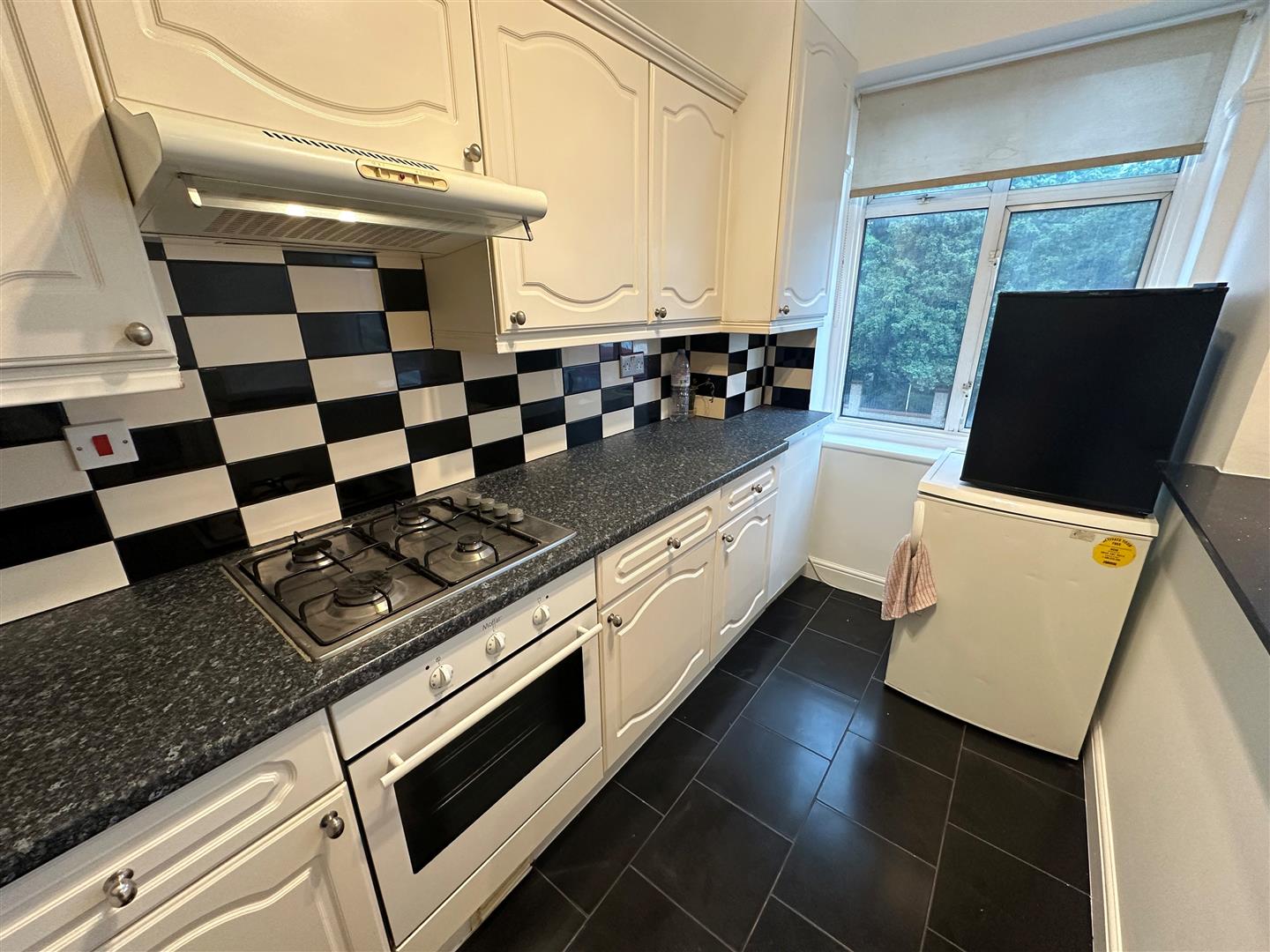 Flat Burnt Oak Broadway in Greater London