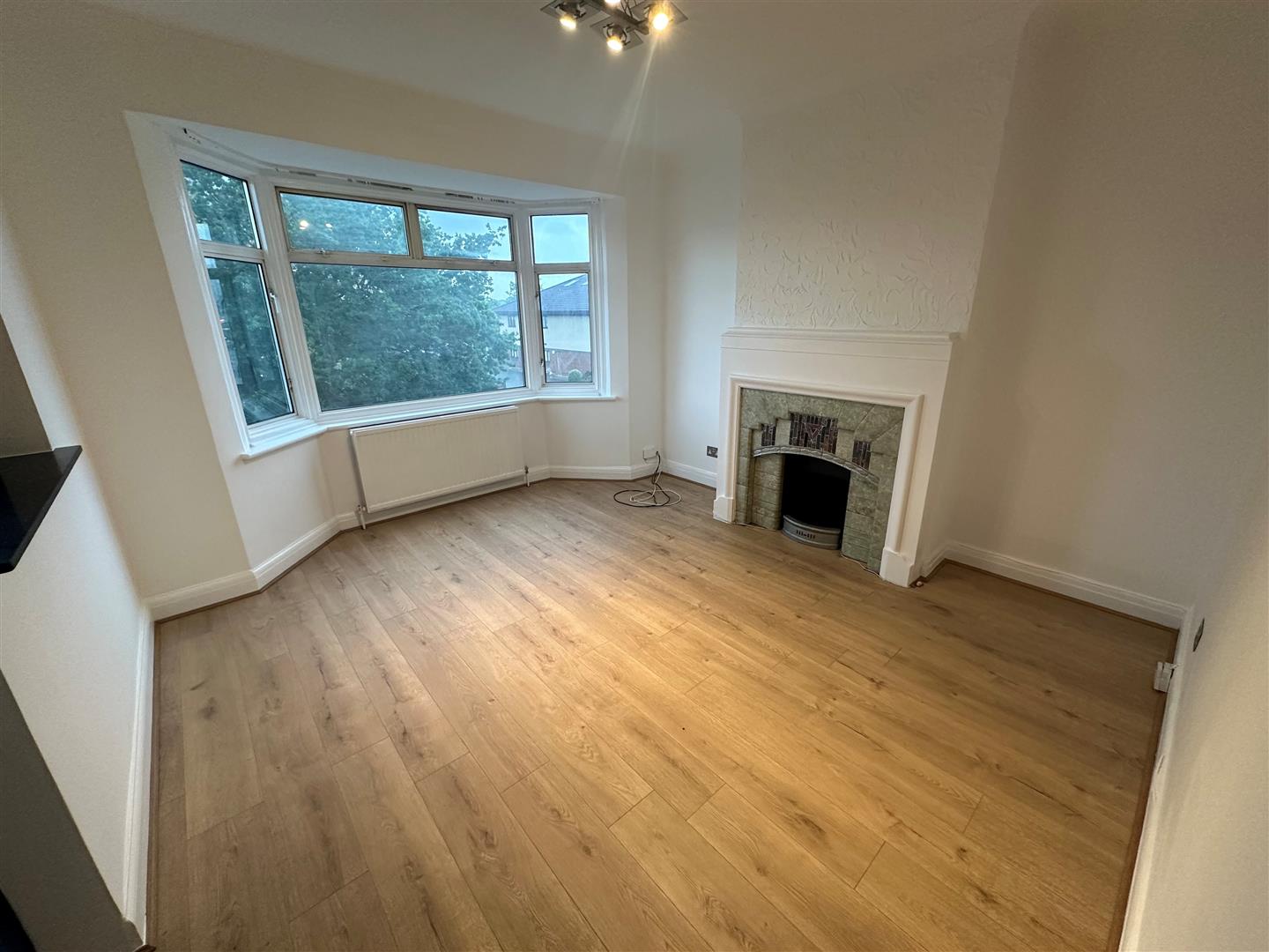 Flat Burnt Oak Broadway in Greater London