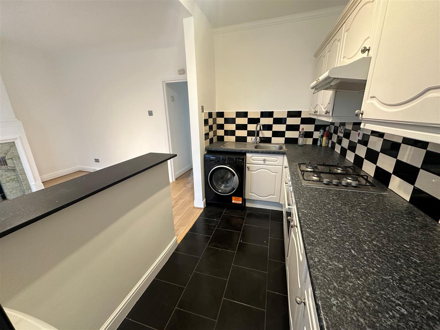 Flat Burnt Oak Broadway in Greater London