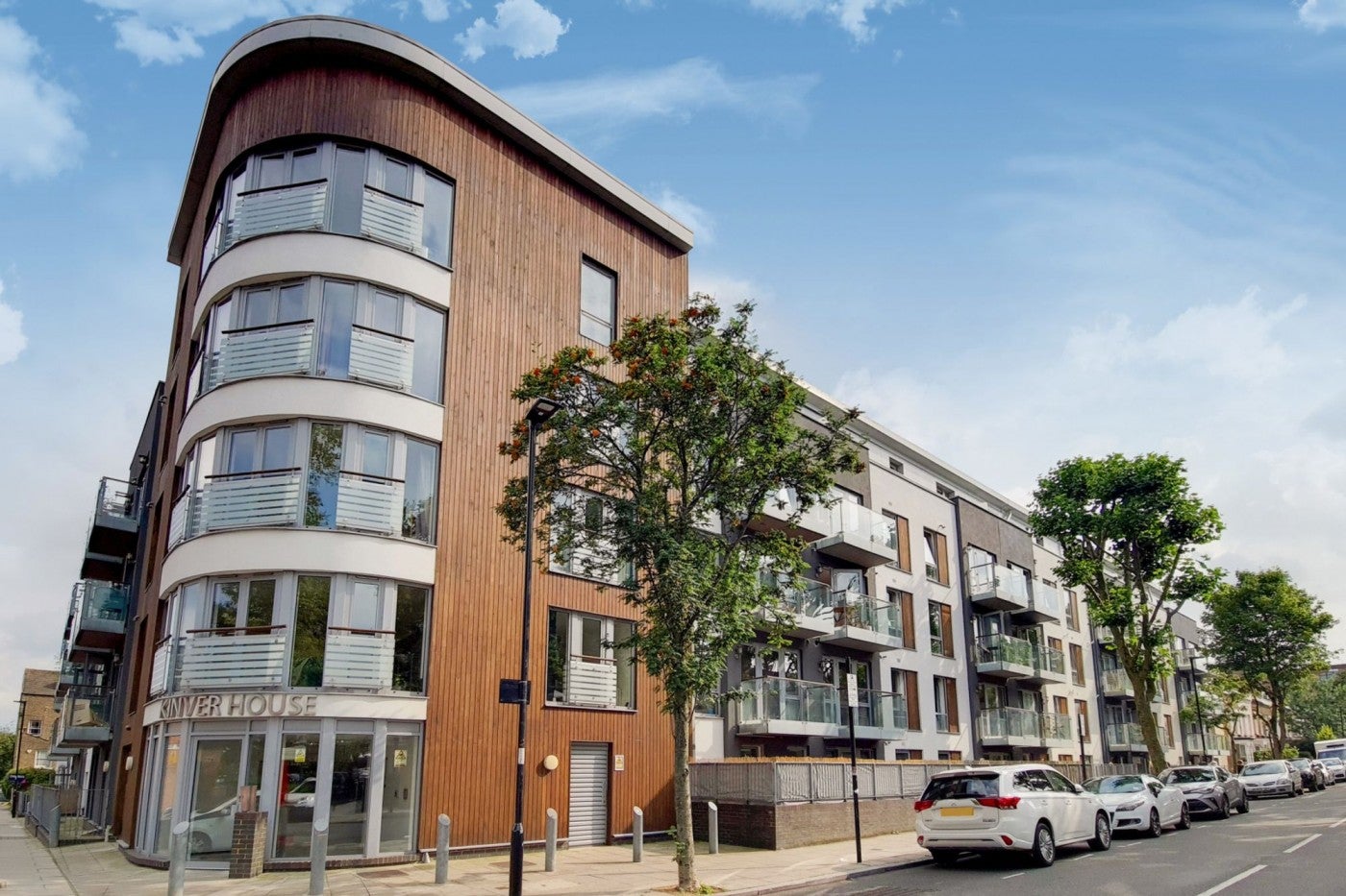 Flat Elthorne Road in Greater London