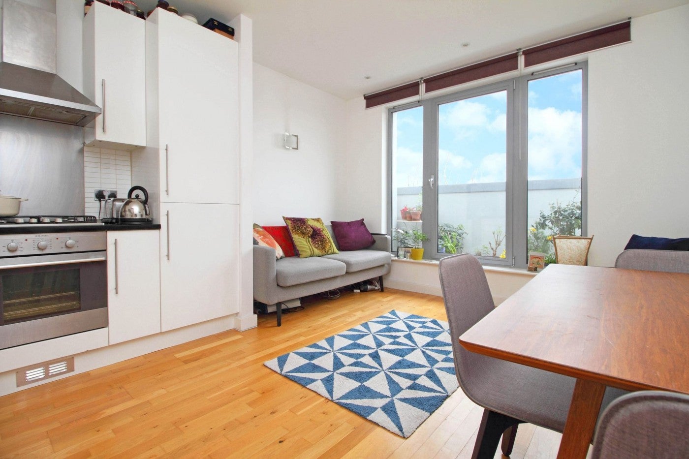 Flat Elthorne Road in Greater London