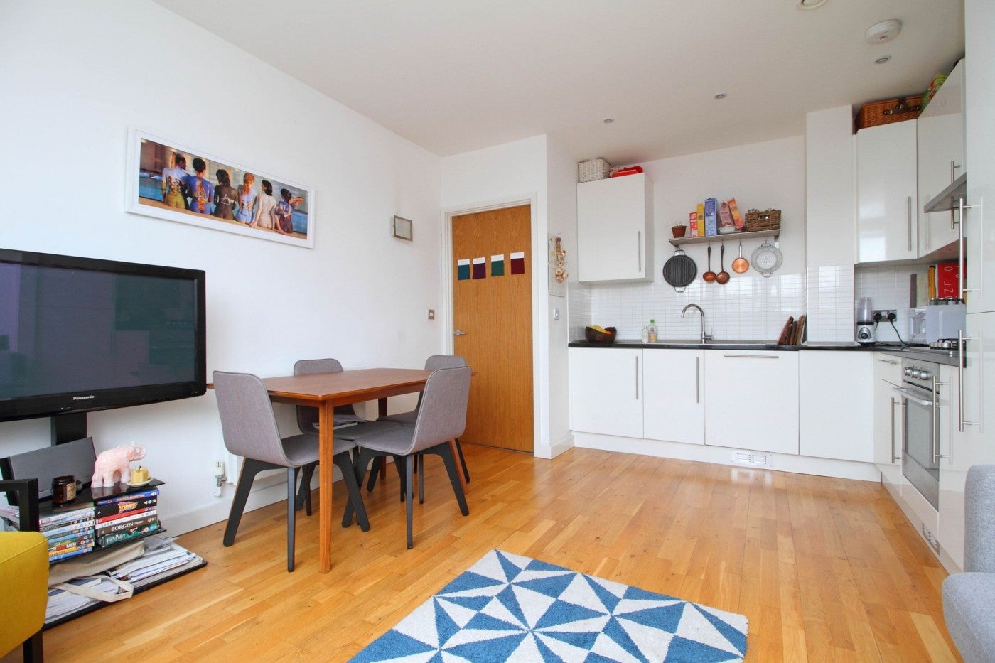 Flat Elthorne Road in Greater London