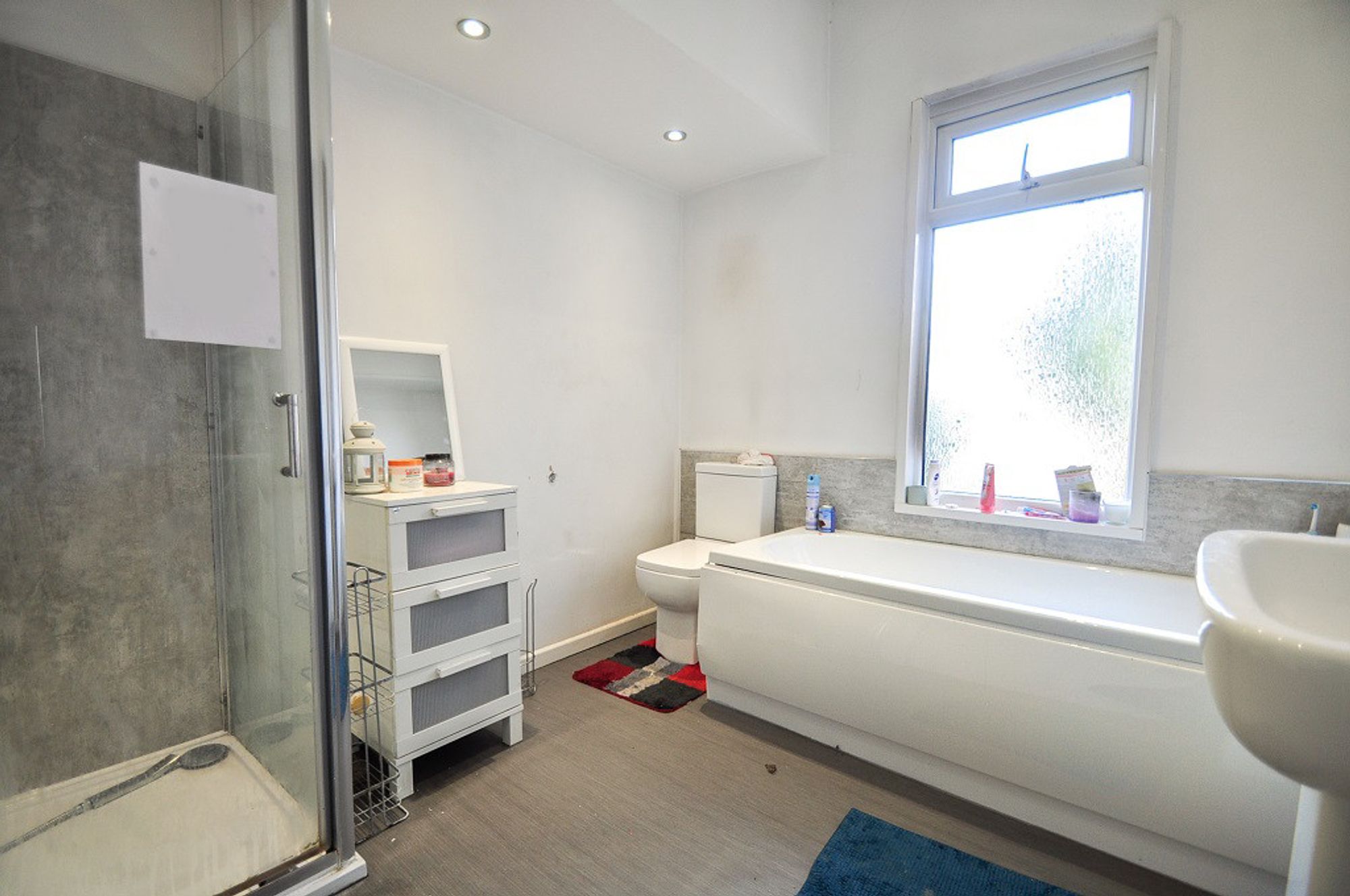 Room Harrow Road in Newport