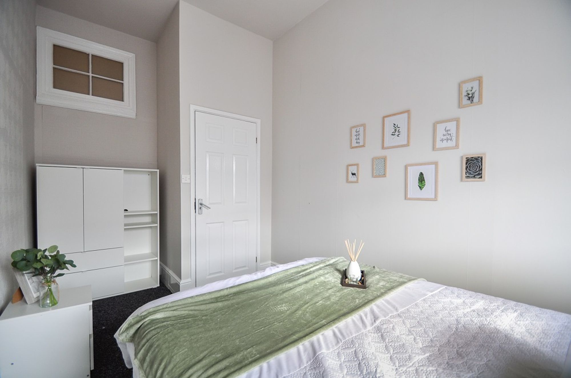 Room Harrow Road in Newport