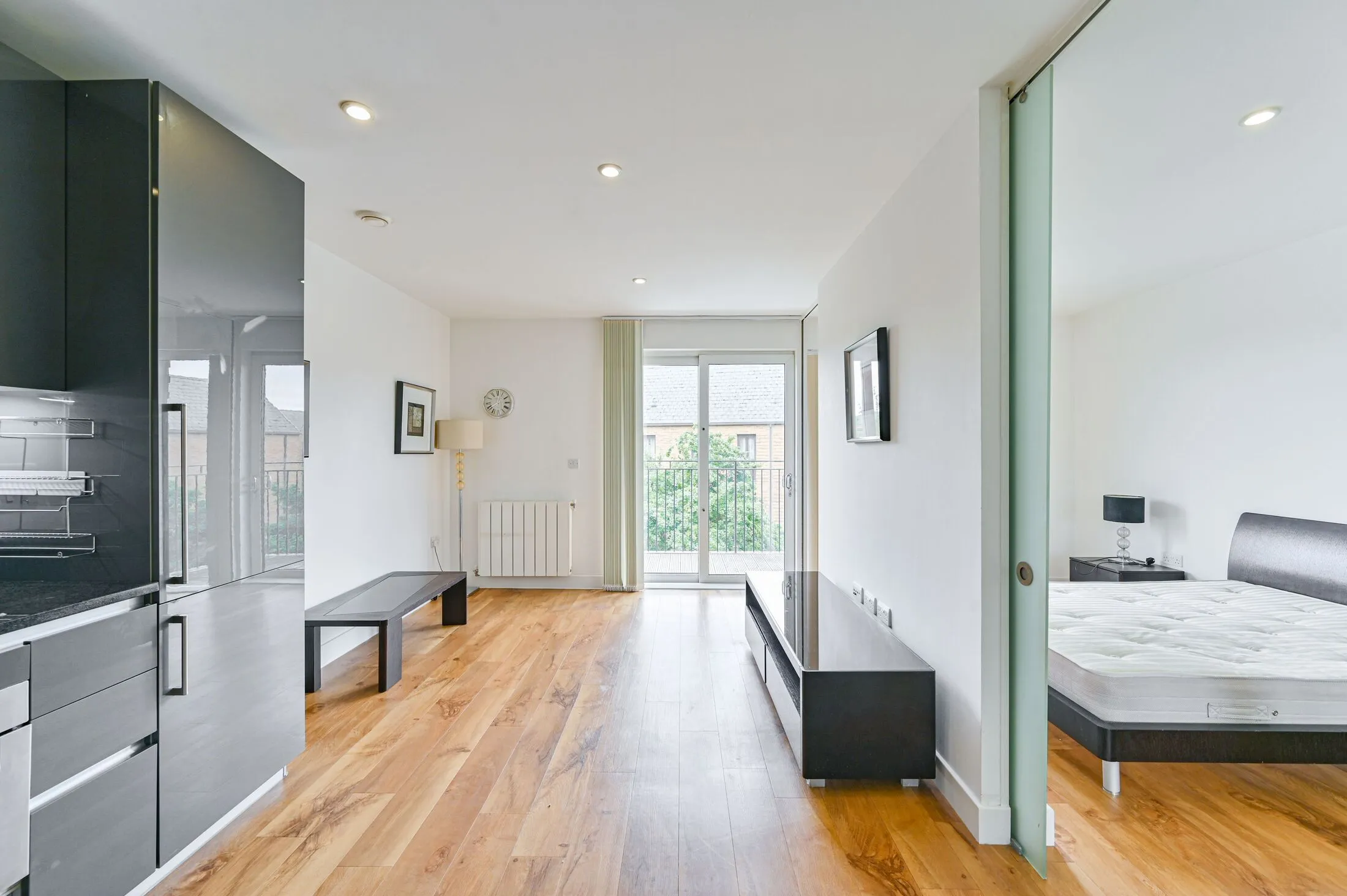 Flat Freeman Walk in Greater London