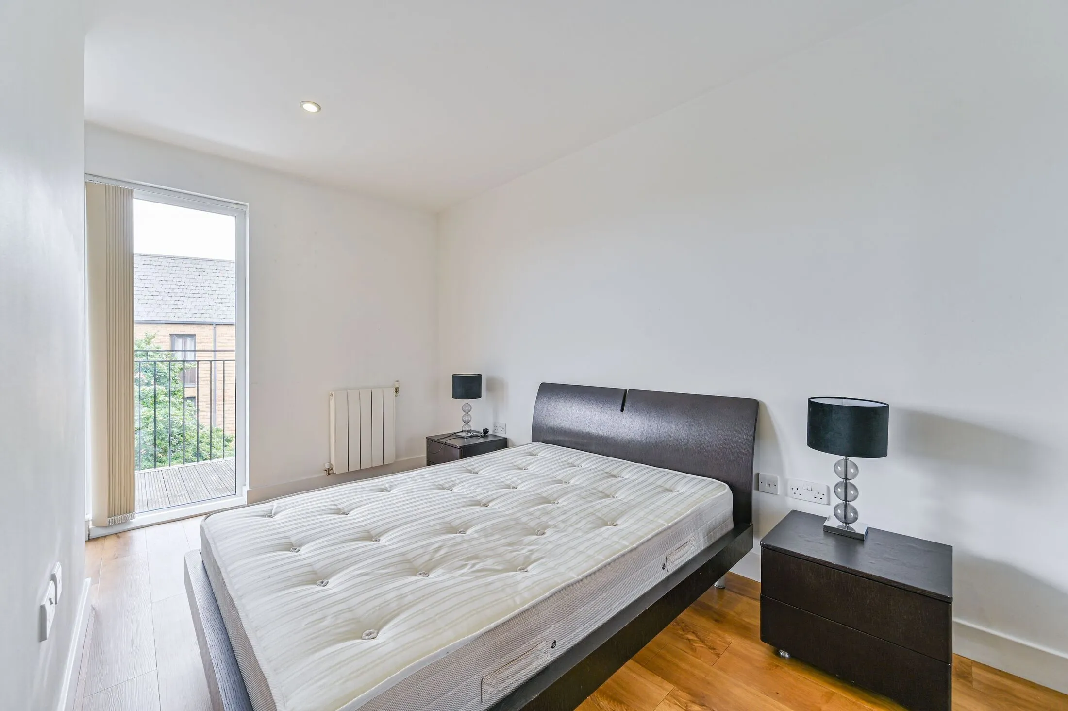 Flat Freeman Walk in Greater London