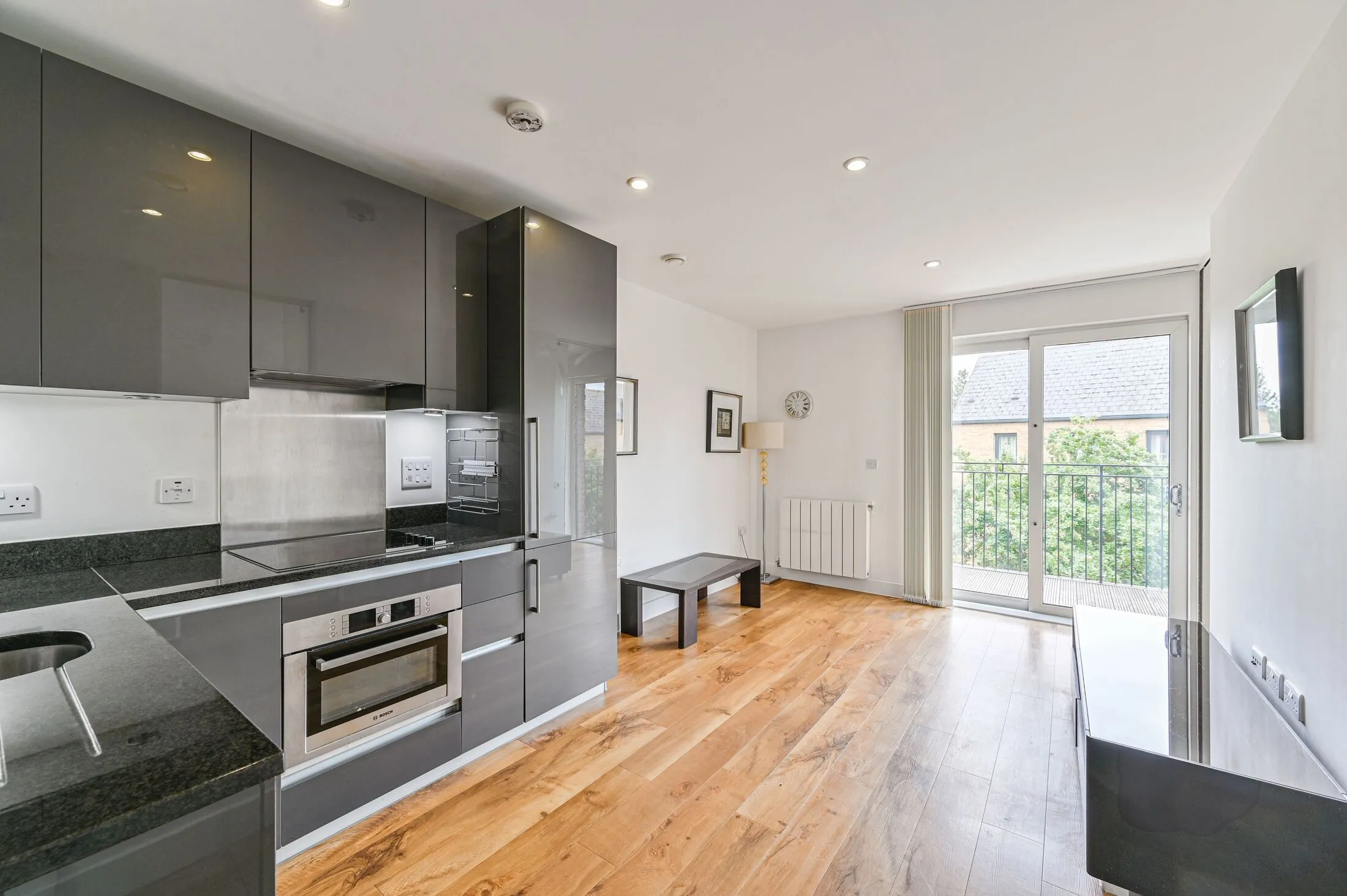 Flat Freeman Walk in Greater London