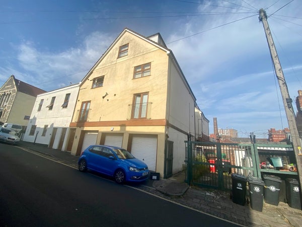 Flat North Street in Bristol