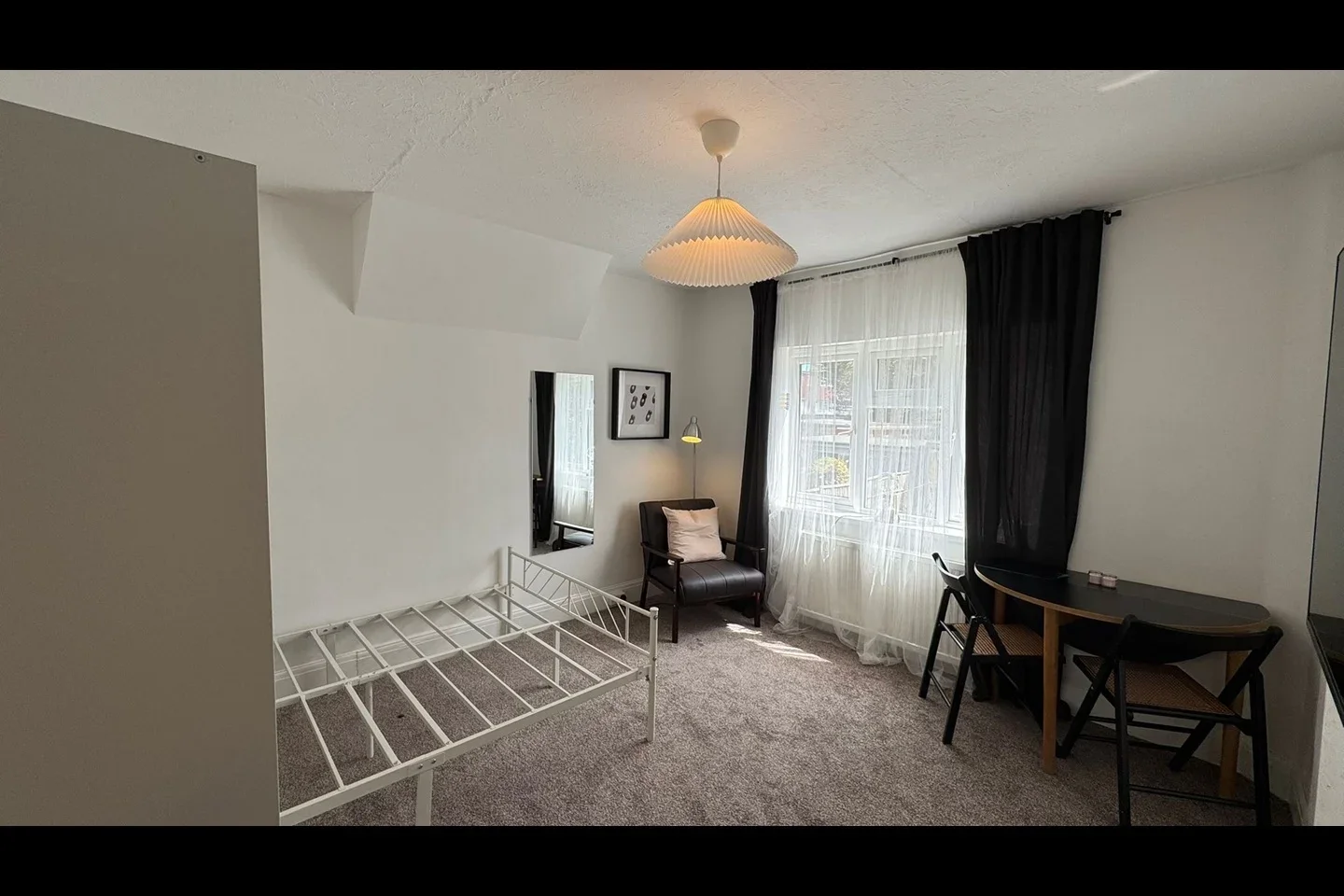 Flat North Circular Road in Greater London