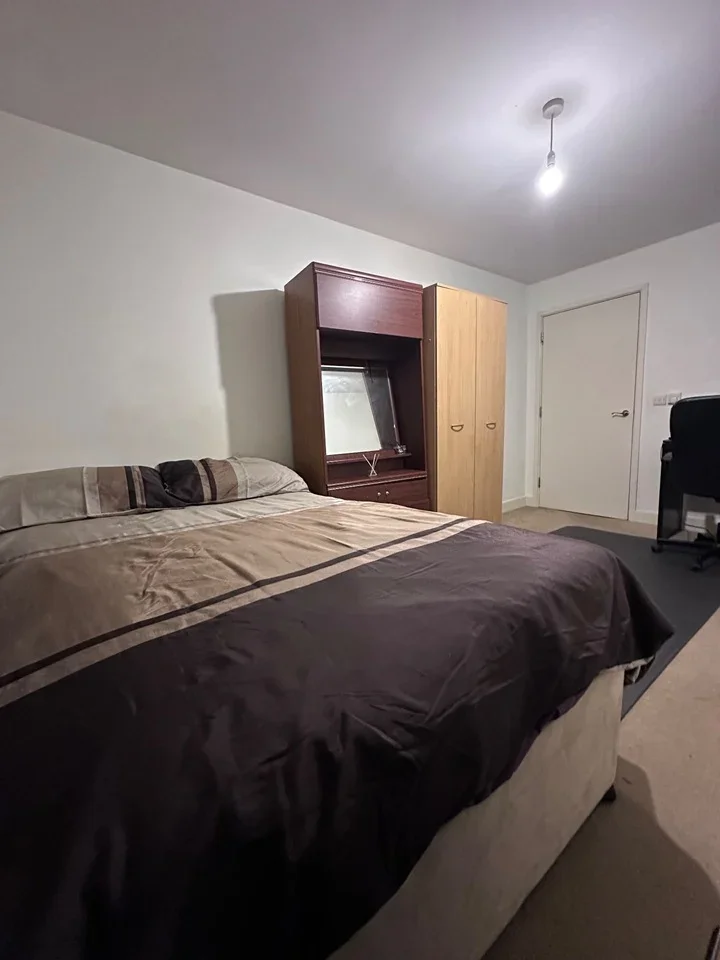 Room Reedham Close in Greater London