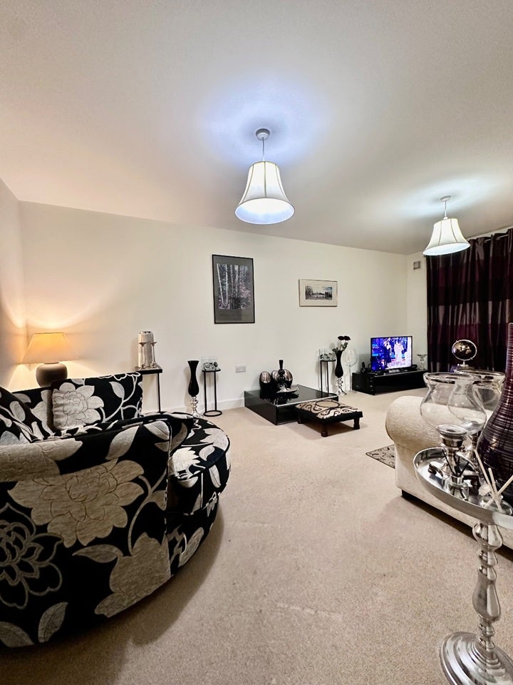 Room Reedham Close in Greater London