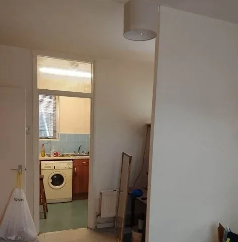 Flat Milkwood Road in Greater London