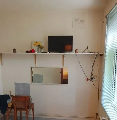 Flat Milkwood Road in Greater London