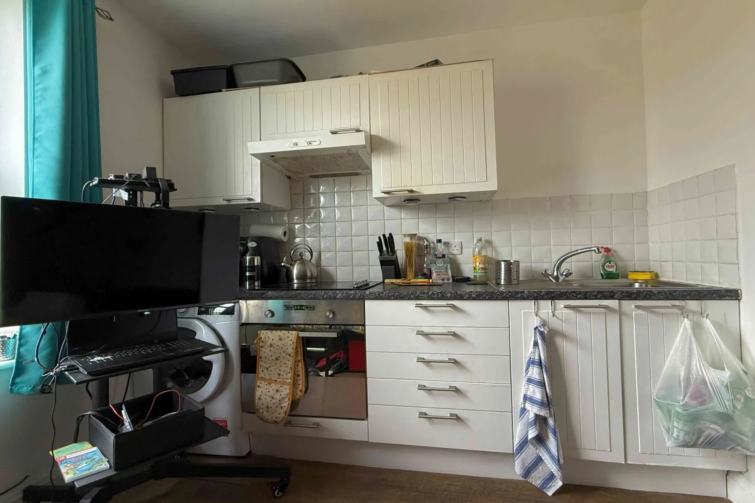Flat Lower Mortlake Road in Greater London