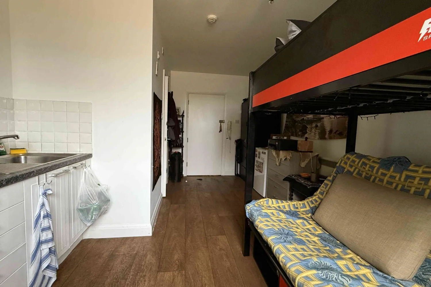 Flat Lower Mortlake Road in Greater London