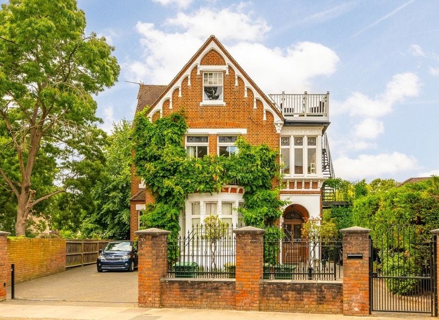 Flat Strawberry Hill Close in Greater London
