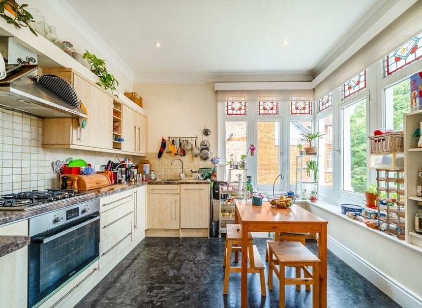 Flat Strawberry Hill Close in Greater London