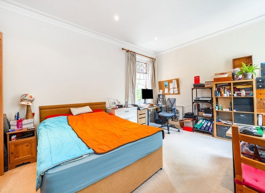 Flat Strawberry Hill Close in Greater London
