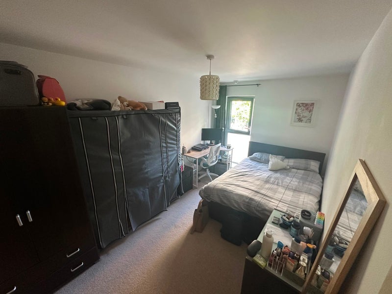 Flat Surrey Quays Road in Greater London