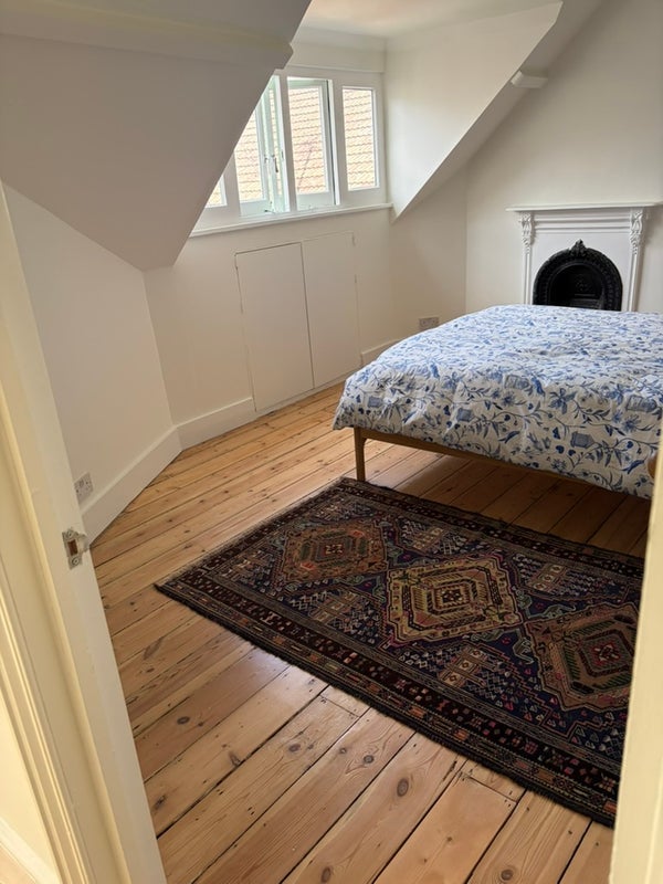 Room Walm Lane in Greater London