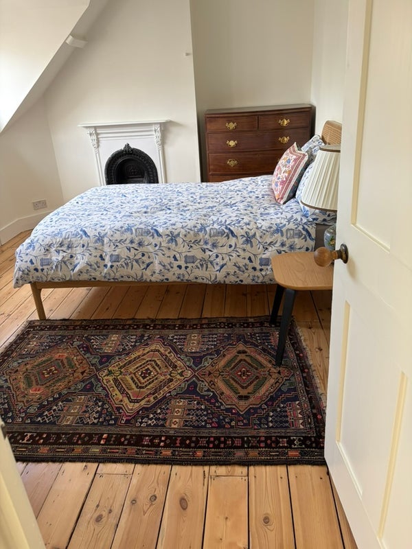 Room Walm Lane in Greater London