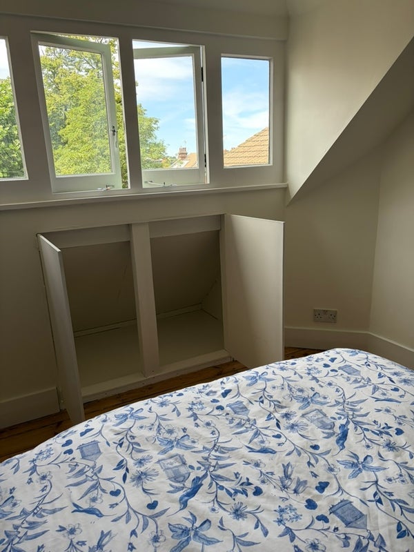 Room Walm Lane in Greater London