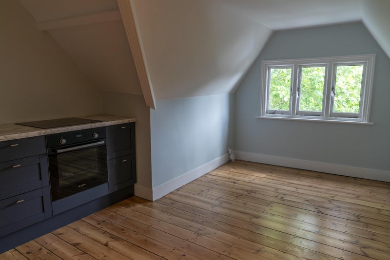 Room Walm Lane in Greater London